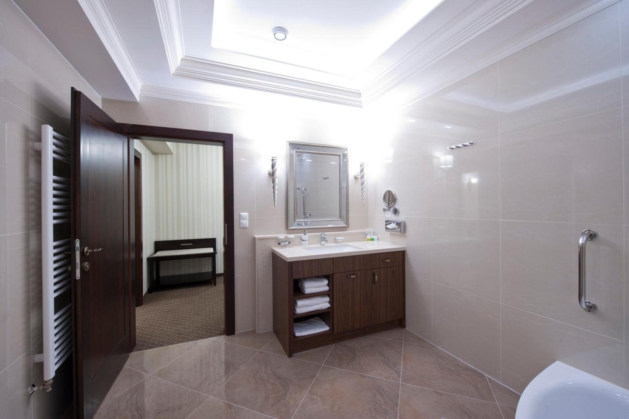 Hotel Dvorana Карлови Вари Екстериор снимка