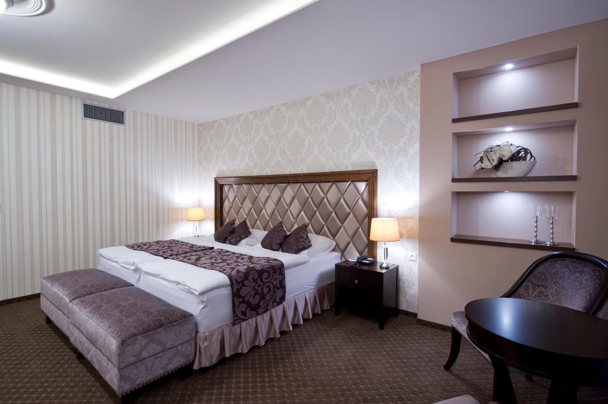 Hotel Dvorana Карлови Вари Екстериор снимка