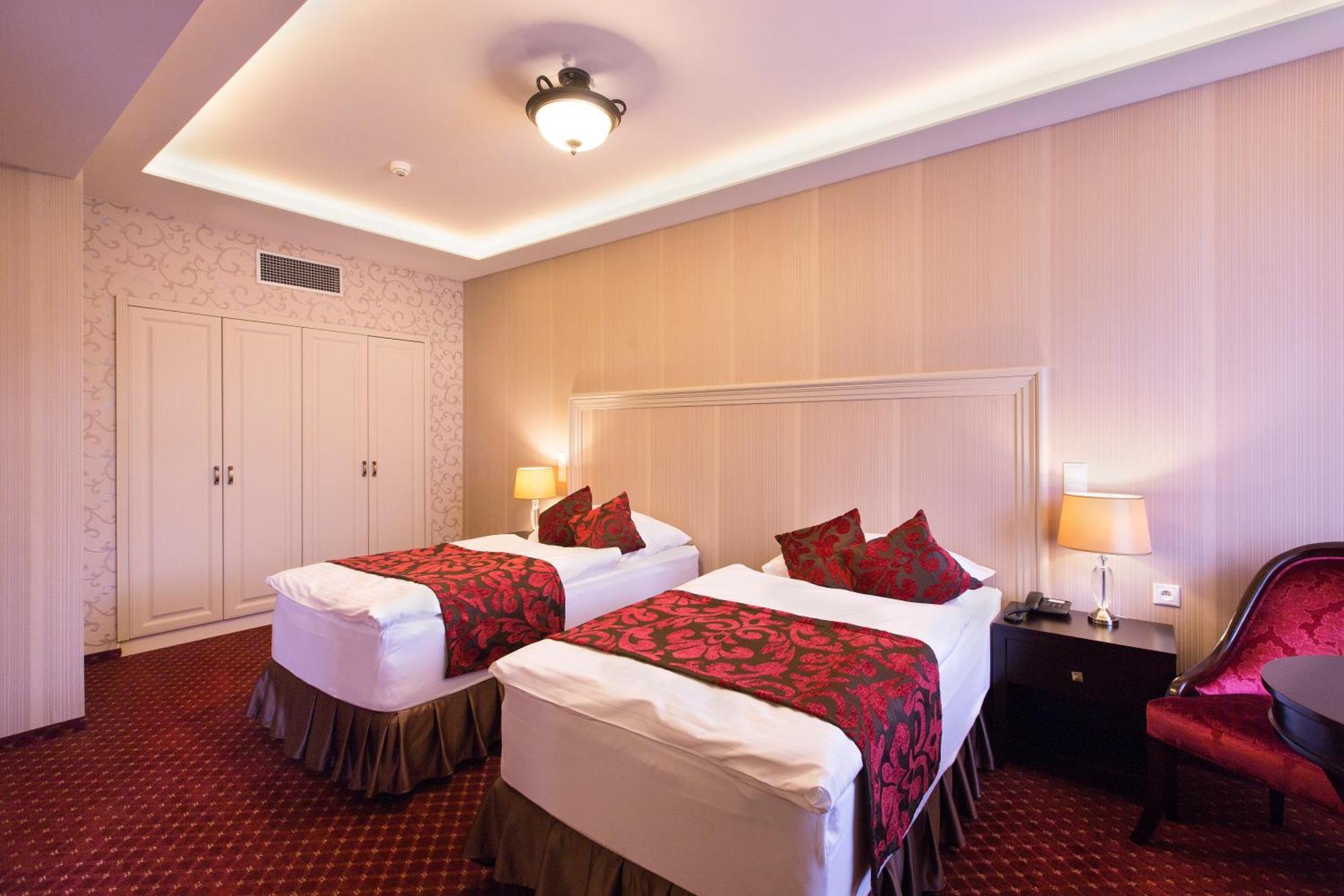 Hotel Dvorana Карлови Вари Екстериор снимка