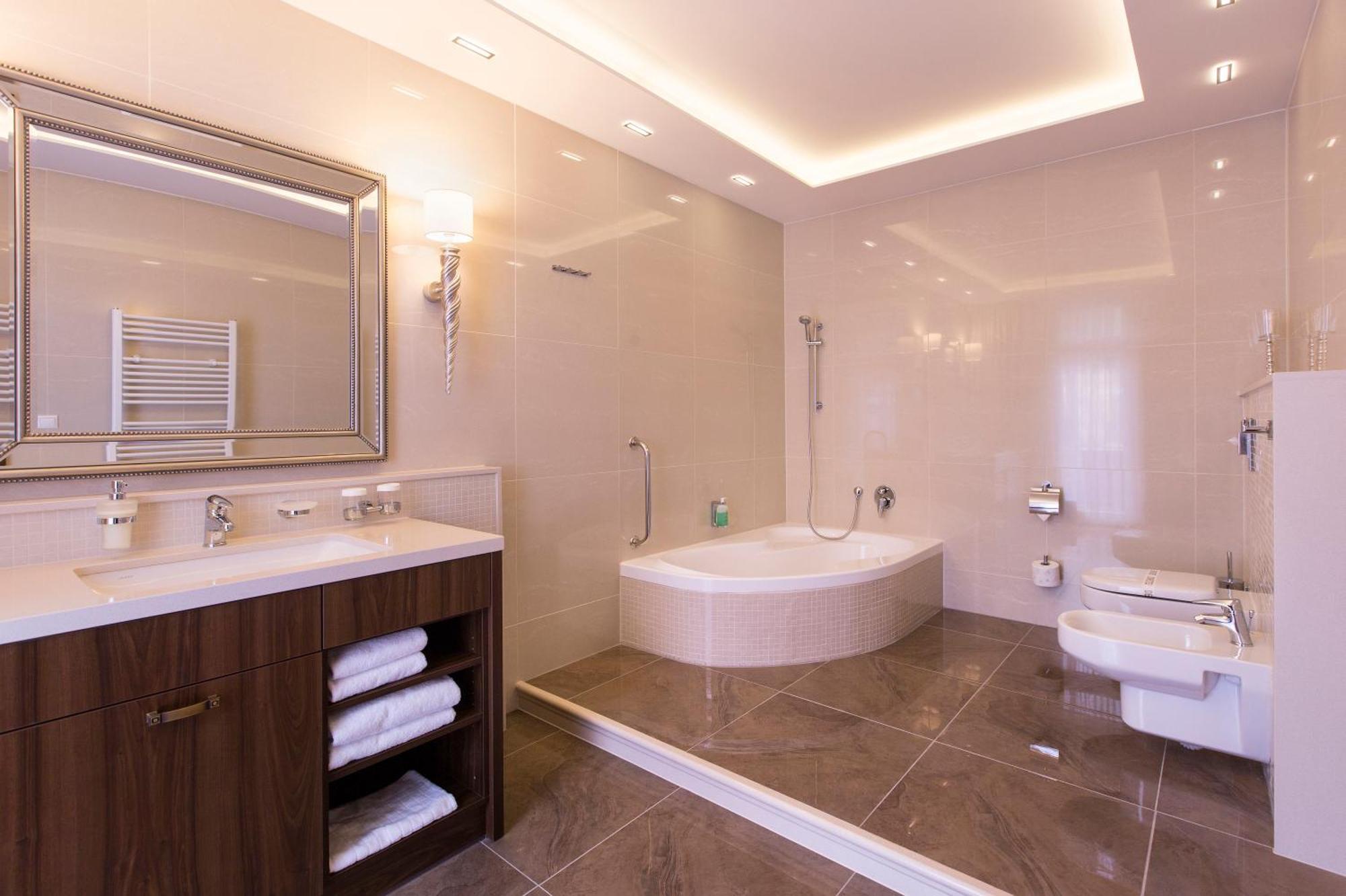 Hotel Dvorana Карлови Вари Екстериор снимка