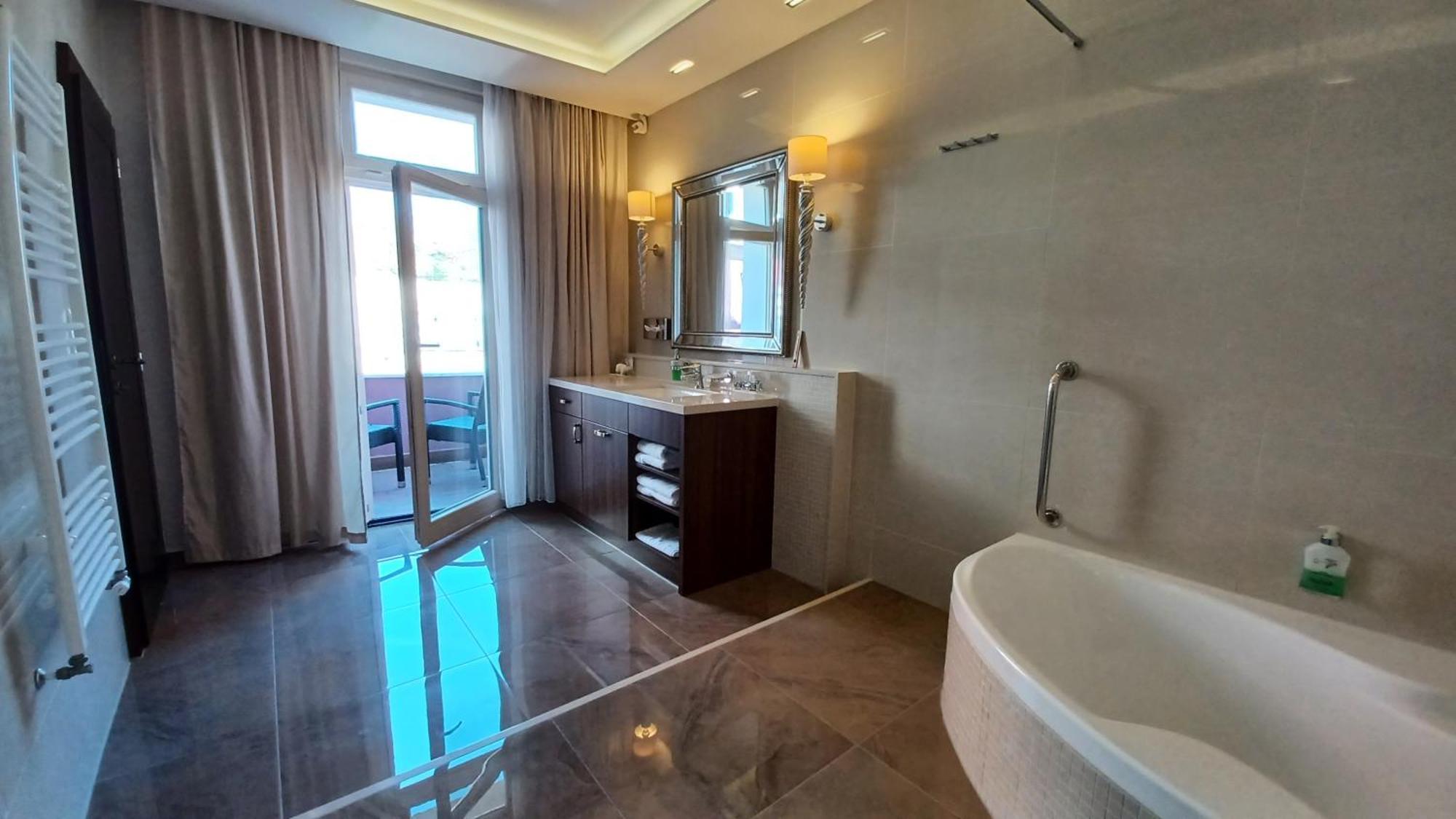 Hotel Dvorana Карлови Вари Екстериор снимка