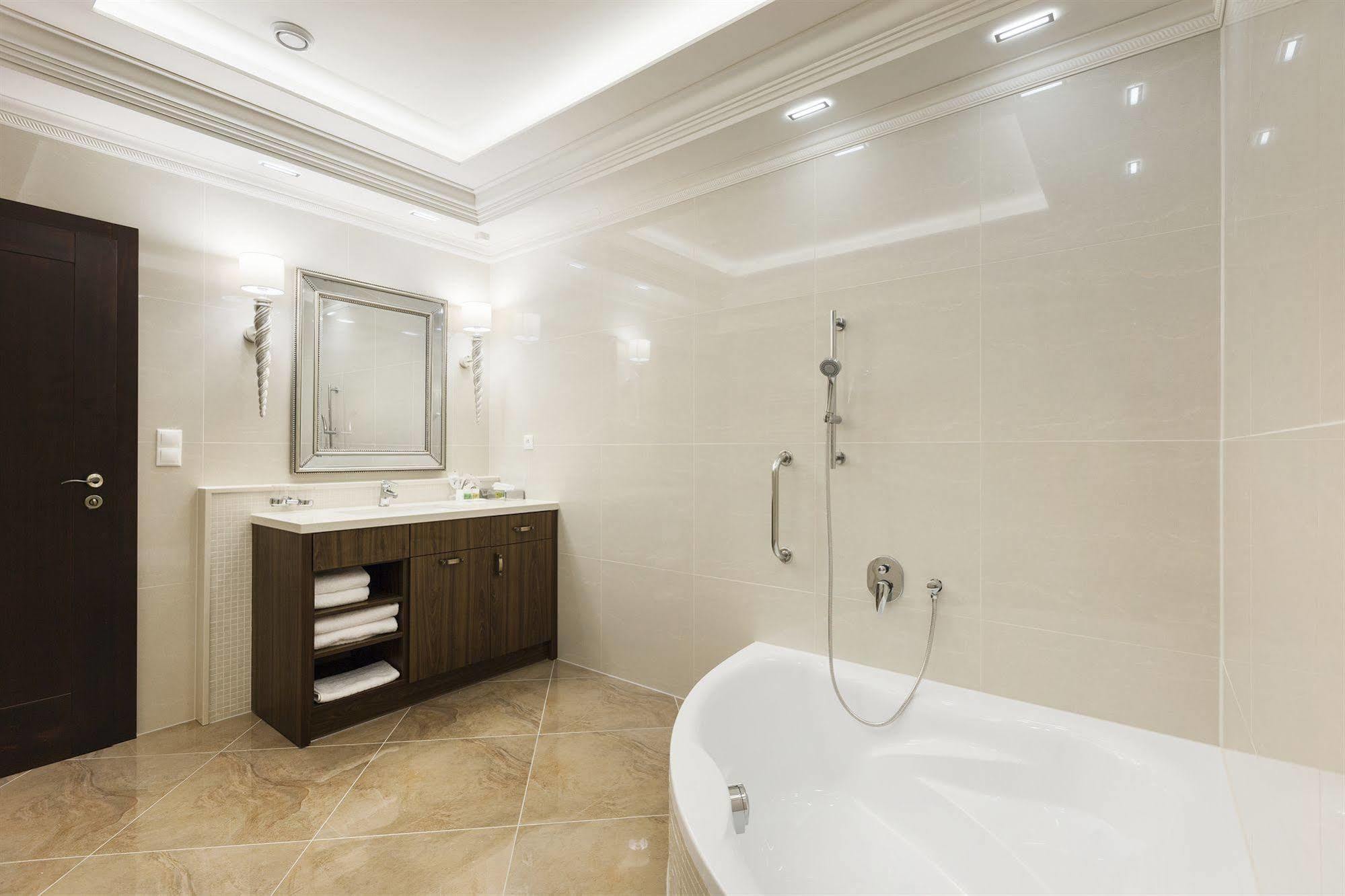 Hotel Dvorana Карлови Вари Екстериор снимка